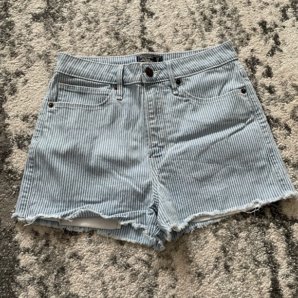Abercrombie & Fitch - Women’s Simone High Rise Striped Shorts - 26 - Picture 1 of 4